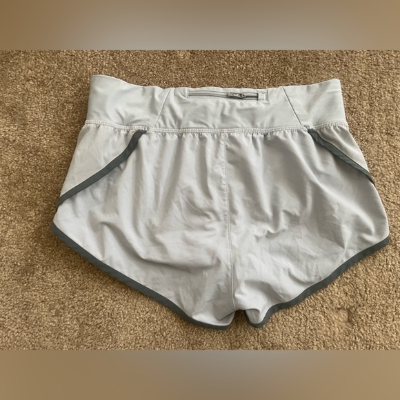 Under Armour Women's Gray running Shorts medium - Picture 2 of 7